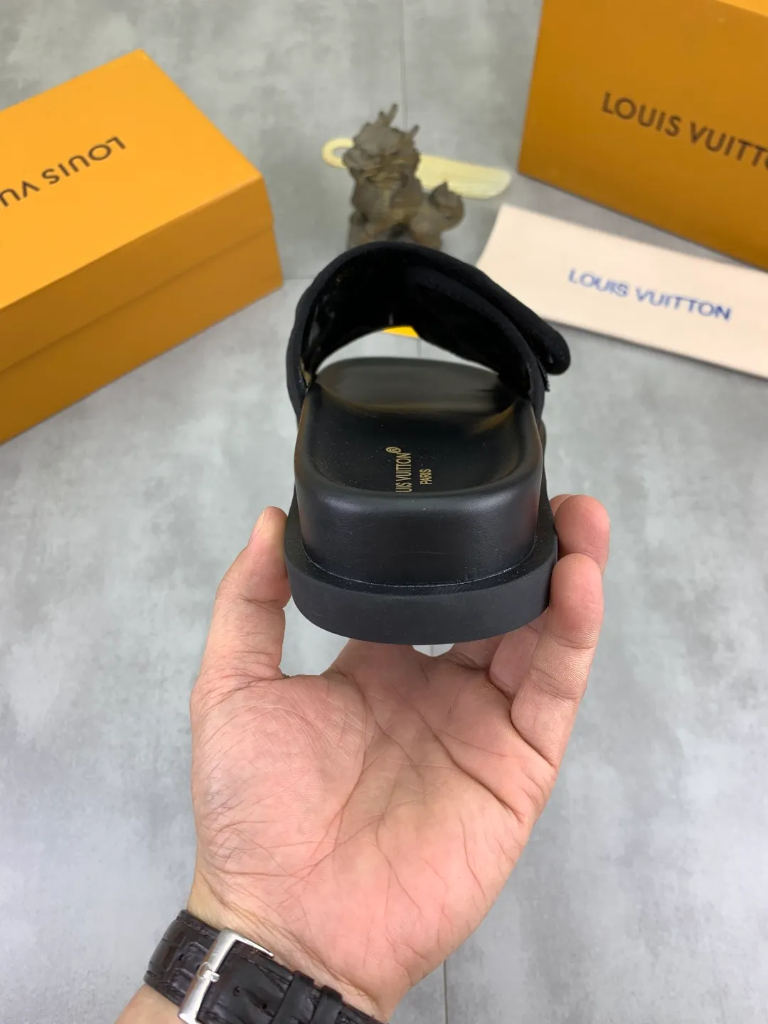 Men's shoes 💰P320 💰[New style]🆘 Original quality [LOUIS VUITTON] The popular Louis Vuitton LV men's slippers on the official website are on sale simultaneously! Original fabric imported from Italy, original factory special supply, code number: 38-44 (45 customized), many colors available